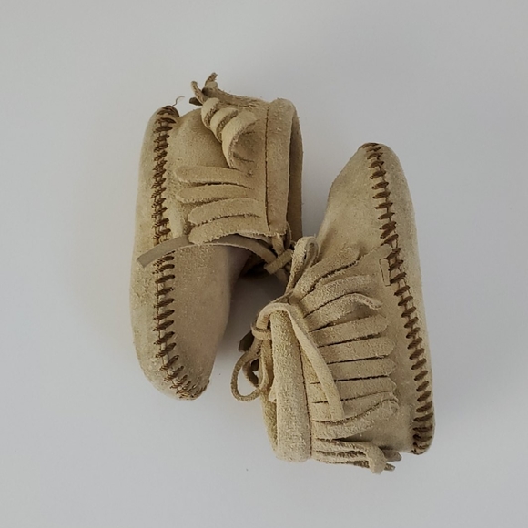 Minnetonka Fringe Baby Bootie Tan - Picture 4 of 13